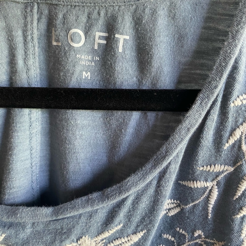 3/$20! LOFT Blue Embroidered Tank - Picture 2 of 2